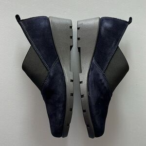 New The FLEXX Gray Suede Cross-Band Slipon Shoes Cross Town Blue Size 9